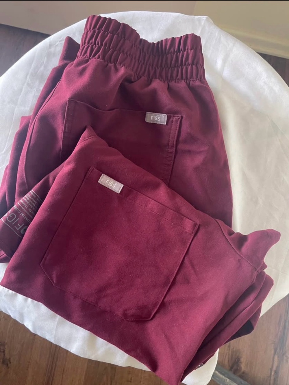 FIGS women medium top small bottoms Burgundy Elastic-Waist Joggers set
